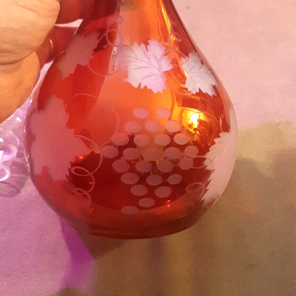 Vintage cranberry flash engraved decanter - Picture 2 of 4